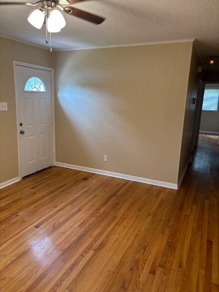 Building Photo - 2837 Meade Ave