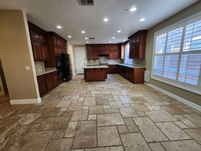 Building Photo - Beautifully Upgraded Southern Highlands Ga...