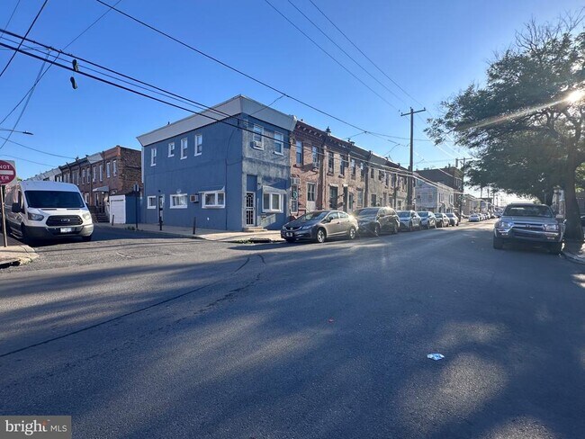 Building Photo - 526 W Porter St