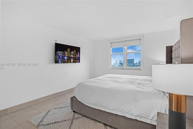 Building Photo - 3000 Coral Wy