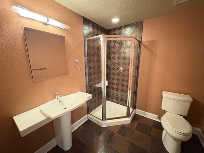 Building Photo - Wow - Lowry Stunner!  4 bed, 3.5 Bath, Fin...