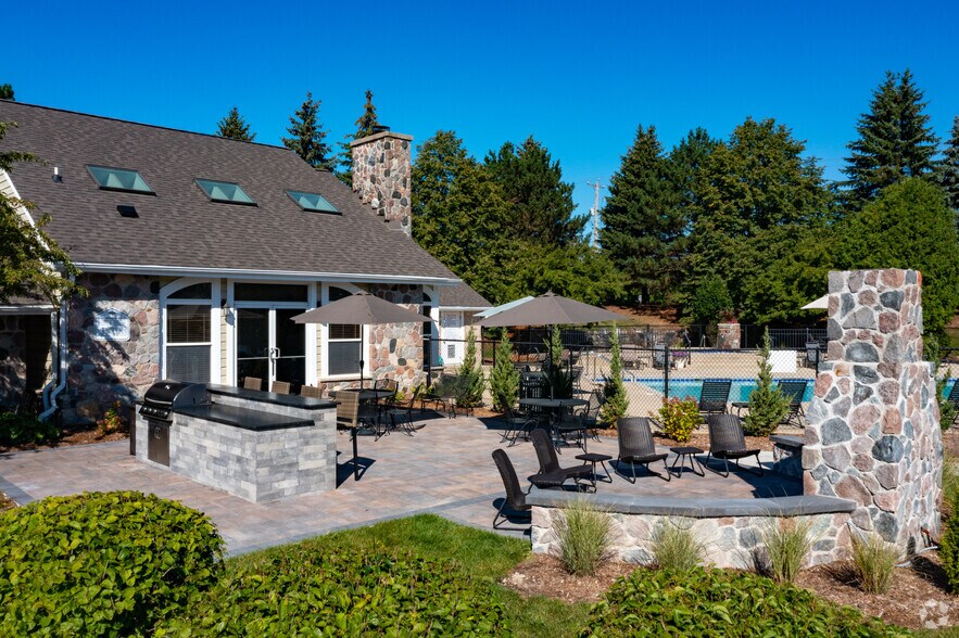 Stonegate Apartments 13301 W National Ave New Berlin WI 53151