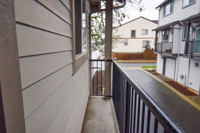 Building Photo - Beautiful 4 Bedroom 3.5 BA Home! Mother in Law Suite, Attached Garage & Top floor Bonus Room!