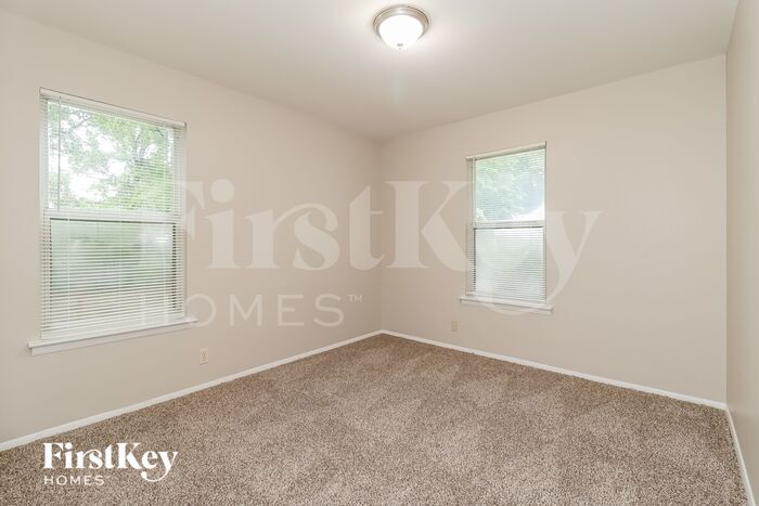 Building Photo - 1407 Gibbins Rd