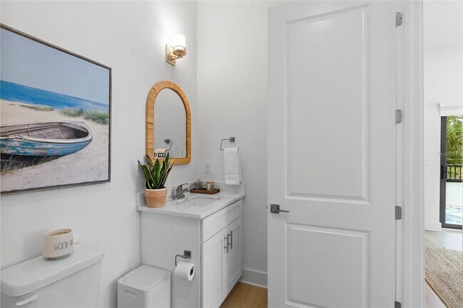 Building Photo - 218 Park Lake St