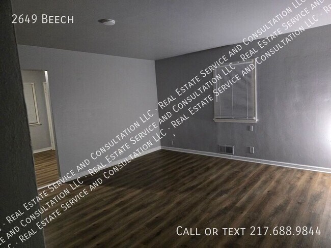 Building Photo - 2649 Beech-