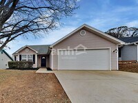 Building Photo - 200 Kingscreek Dr