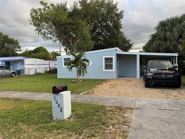 Building Photo - 1608 NW 11th St