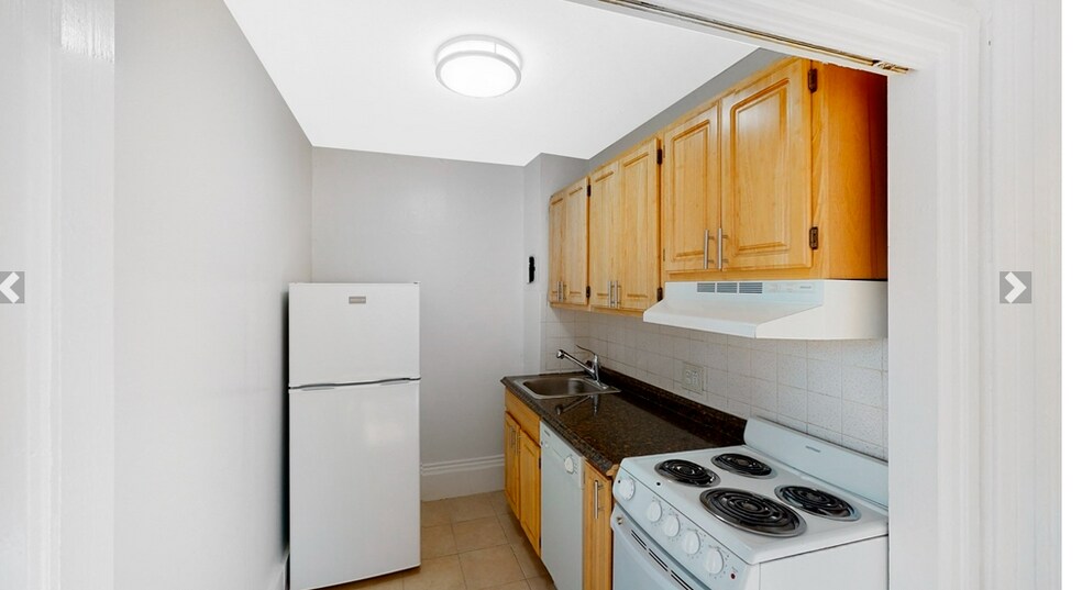 Building Photo - 397 Beacon St