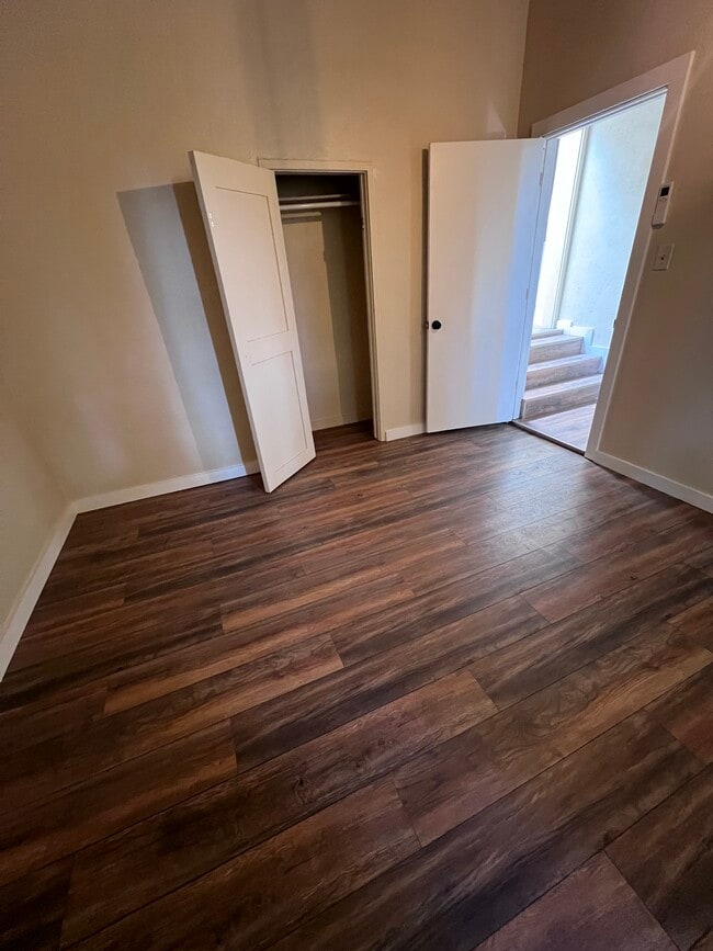 Building Photo - Semi-Detached Casita with private yard