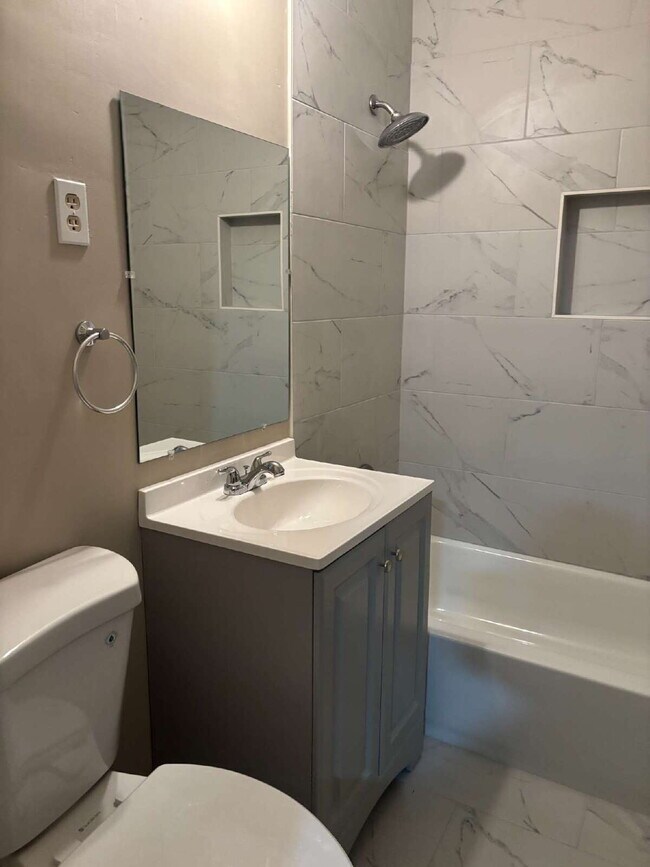 Building Photo - "Charming Living in Memphis: Cozy home with 1 Full Bath!"