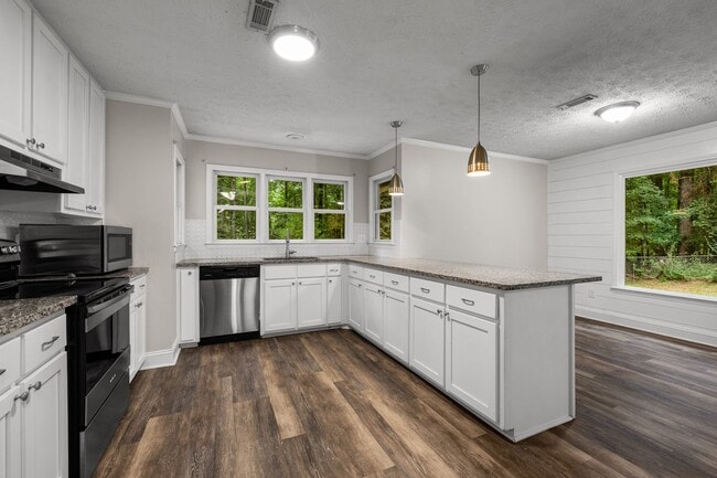 Building Photo - Updated 3BR Home on 1.36 Acres in Whitewater School District