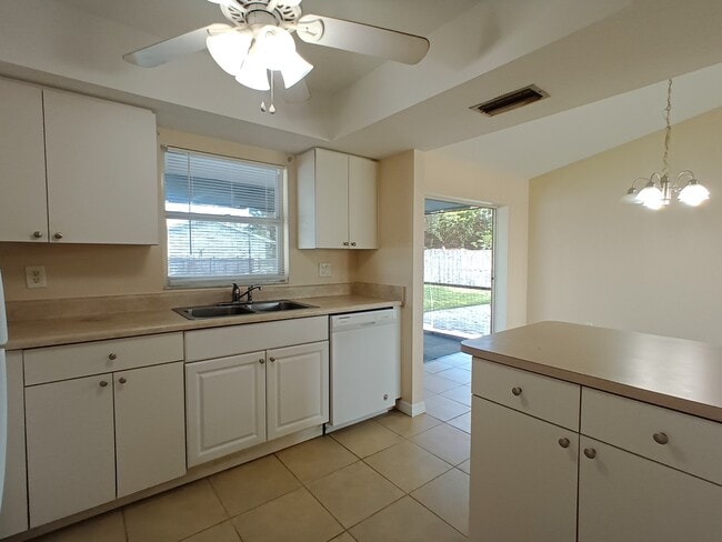 Building Photo - 1138 SW 19th Ln