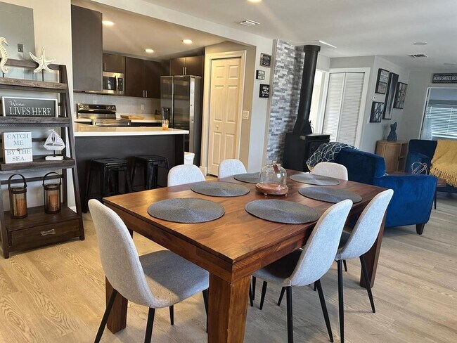 Building Photo - 244 Lexington Dr