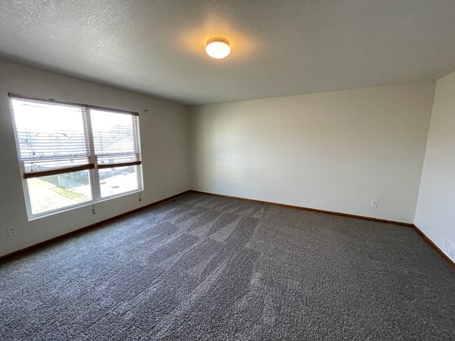 Building Photo - 917 Whitetail Ct