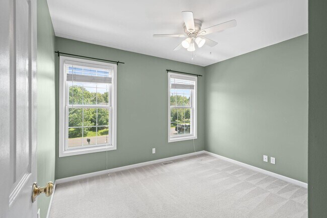 Building Photo - 406 Lakewood Dr