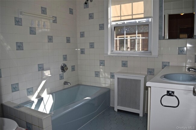 Building Photo - 5 Prescott Ave