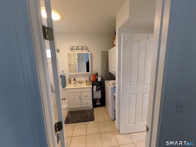 Building Photo - 204 Ross Rd