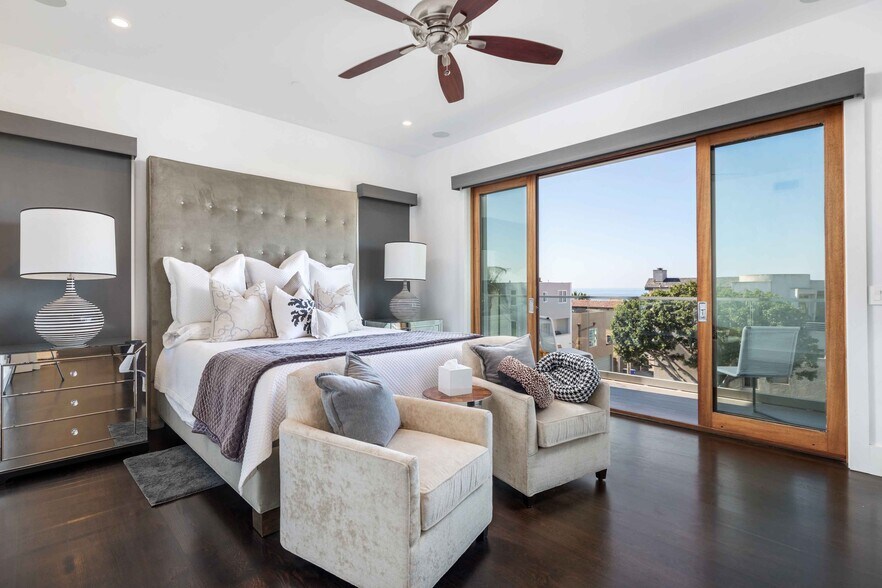 Building Photo - 716 Manhattan Ave