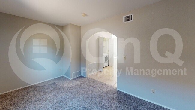 Building Photo - 874 W Port Royal Pl