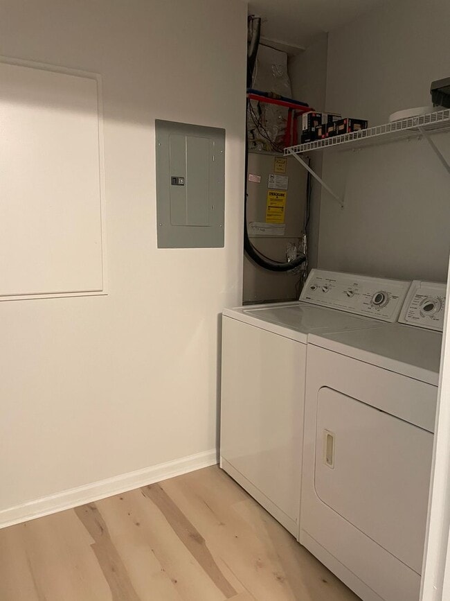 Building Photo - Spacious 2 Bedroom Luxury Condo with Pool Access – Wilmington, NC