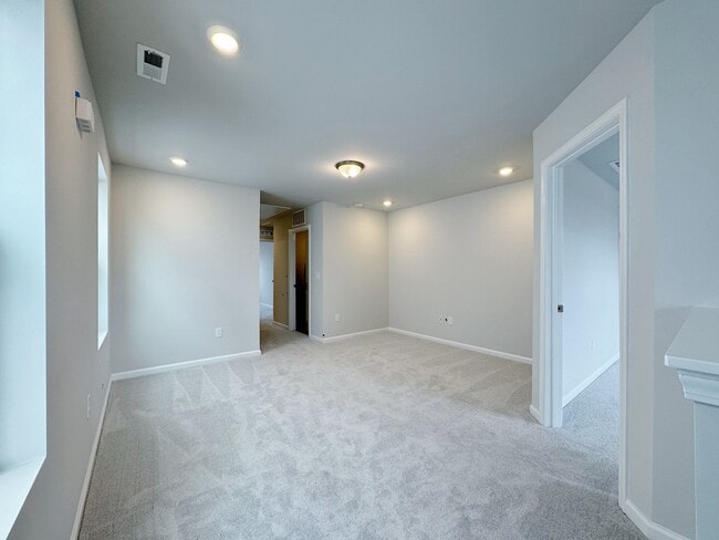 Building Photo - 348 Glacier Lk Dr