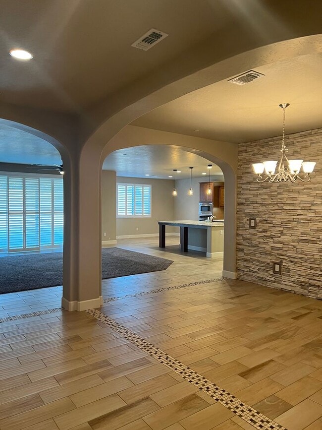 Building Photo - Charming 3 bedroom 2 bathroom with an office, located in Quail Run