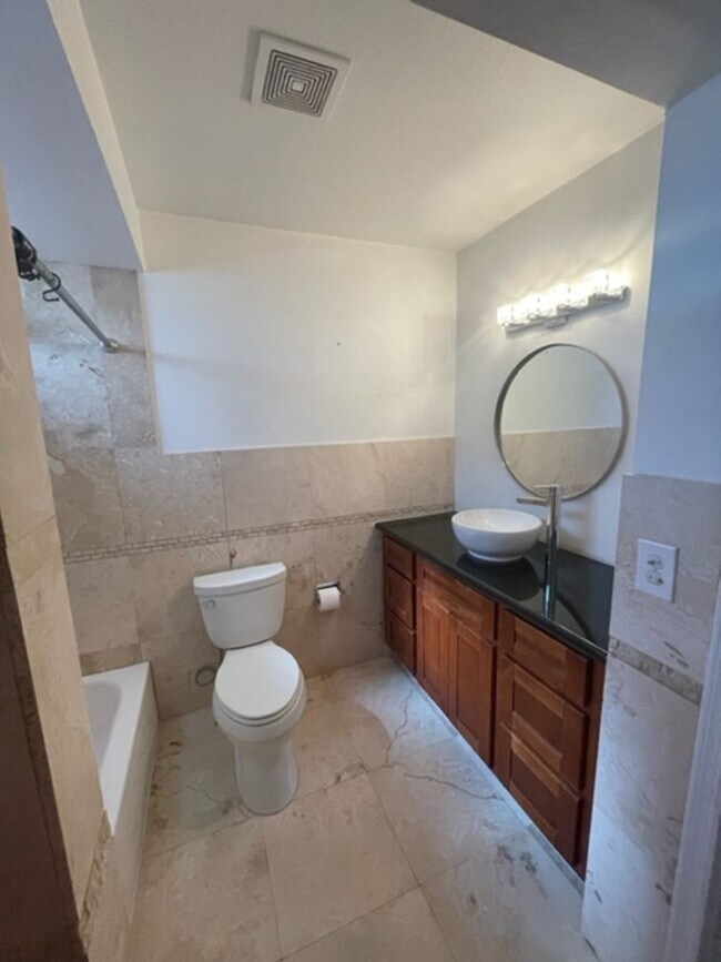 Building Photo - Charming 3 Bedroom Home | Oversized Backyard on Corner Lot