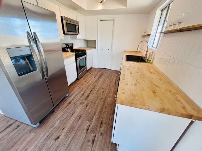 Building Photo - Beautiful 4 Bedroom House for rent in South Joshua Tree