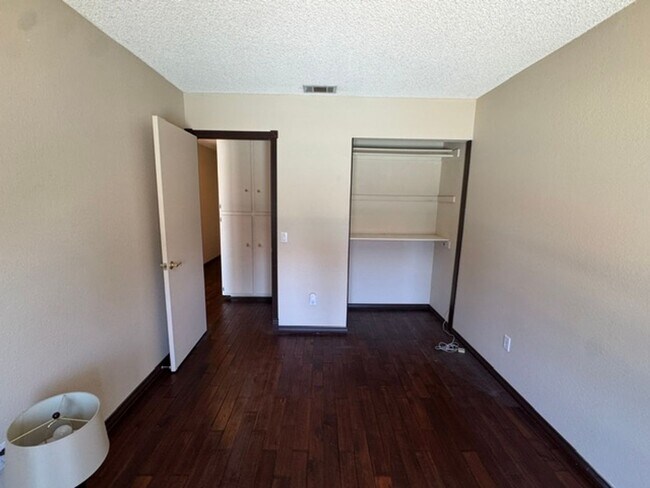 Building Photo - 791 Kingfisher Ct