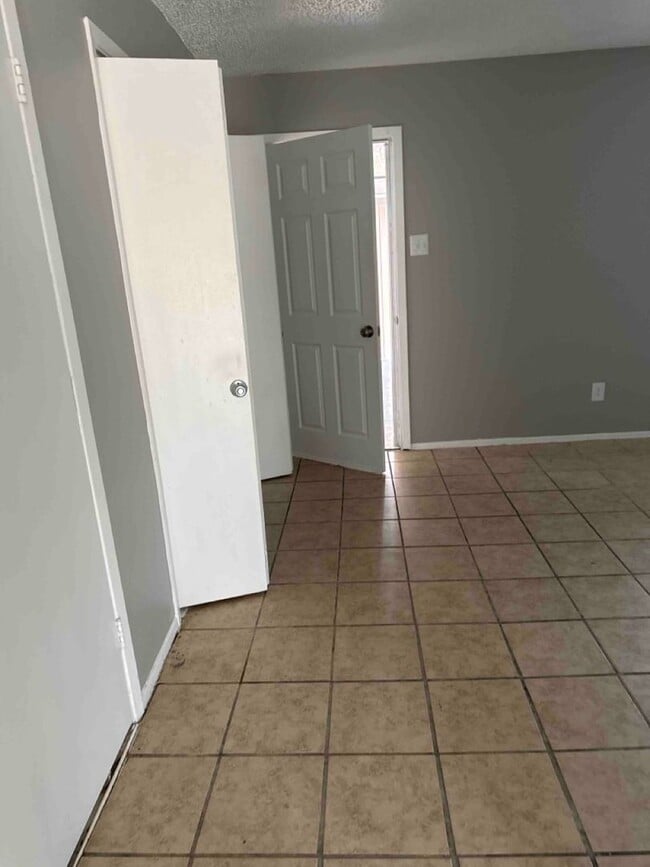 Building Photo - For Sale or Lease