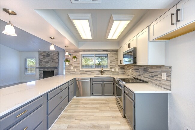 Building Photo - 235 E Castle Harbour Dr