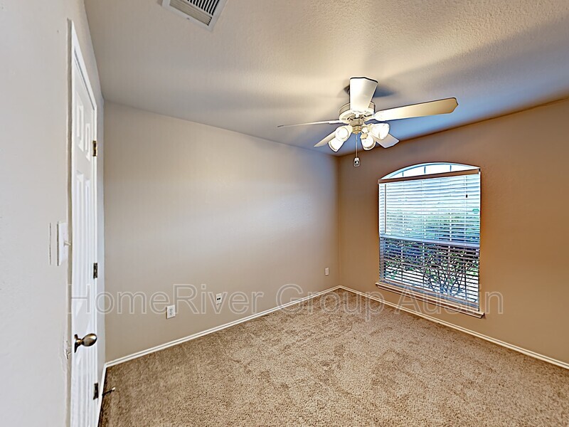 Building Photo - 119 Dove Song Dr