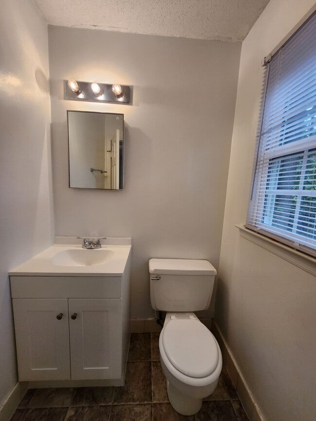 Building Photo - 3602 Nassau Dr