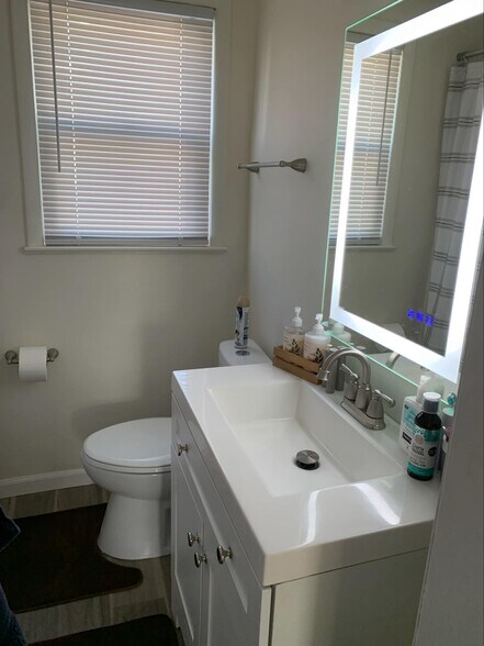 Building Photo - 207 N Harding Ave