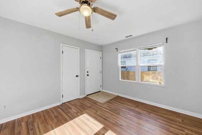 Building Photo - 116-118 Armon Ave