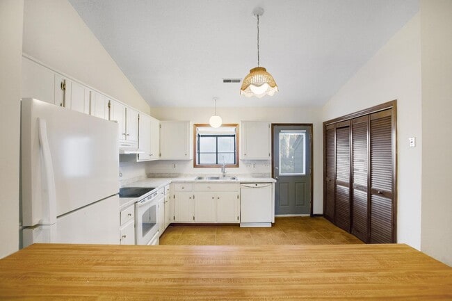 Building Photo - 205 Corey Ct