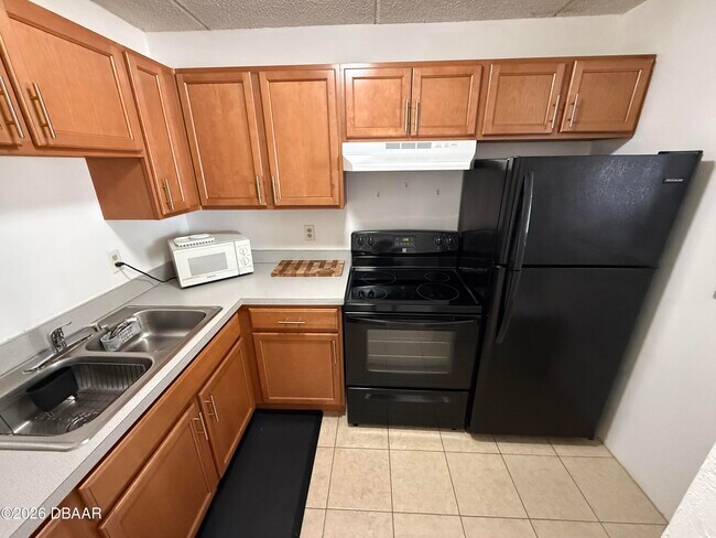 Building Photo - 60 Vining Ct