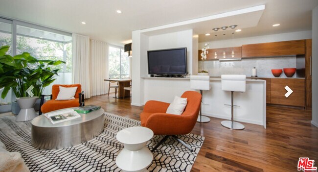 Building Photo - 406 N Oakhurst Dr