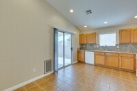 Building Photo - Single story 3 bedroom home in a lovely NW...