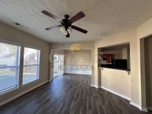 Building Photo - 827 Forsythia Way