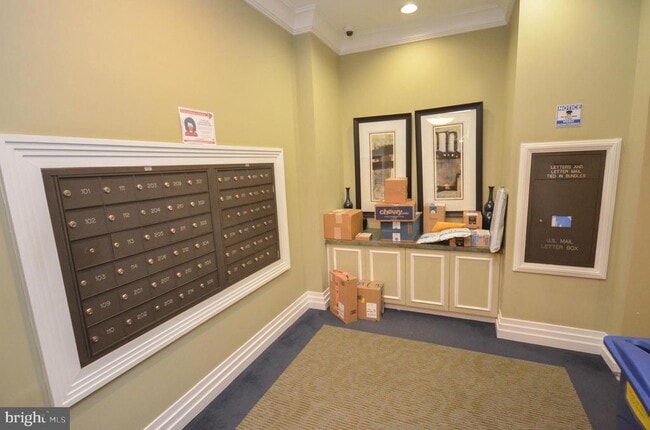 Building Photo - 4950 Brenman Park Dr