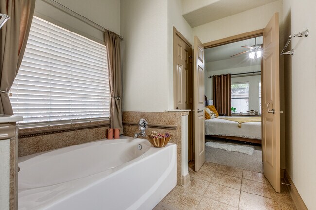 Building Photo - 5502 Waldon Walk