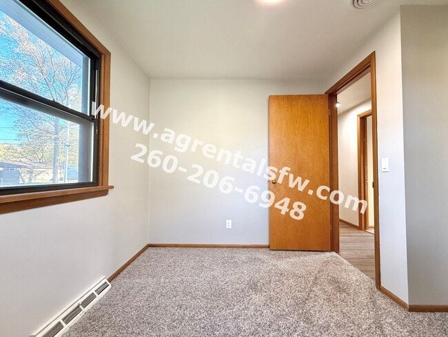 Building Photo - 3 Bedroom House