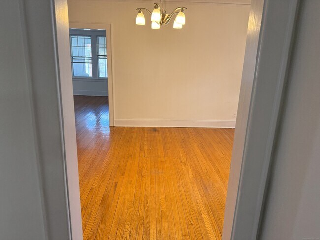 Building Photo - 89 Maplewood Ave