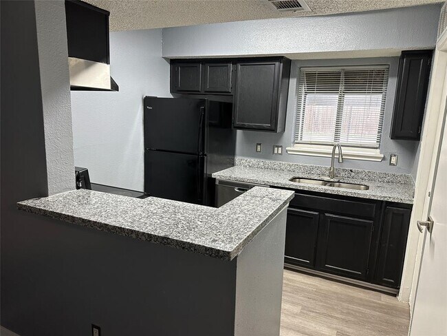 Building Photo - 10001 Westpark Dr