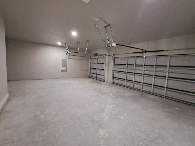 Building Photo - 2838 Tropicana Parkway W