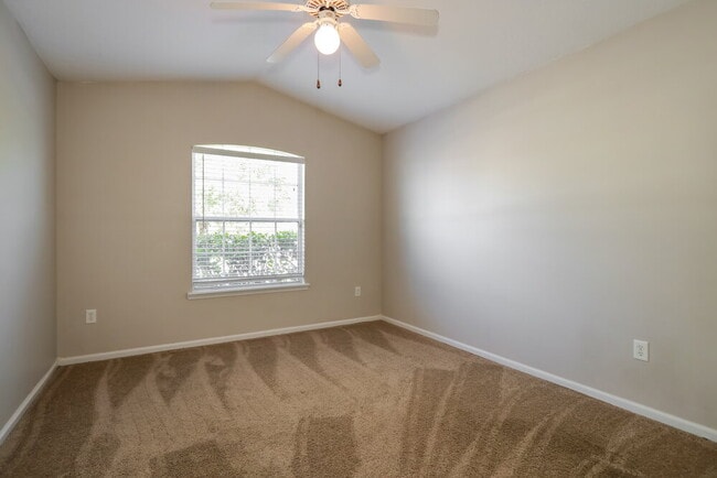 Building Photo - 1814 Hollow Glen Dr