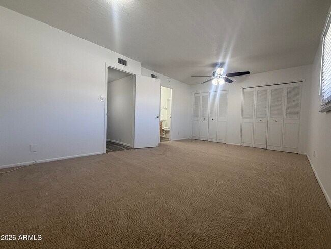 Building Photo - 1577 W Hazelwood St
