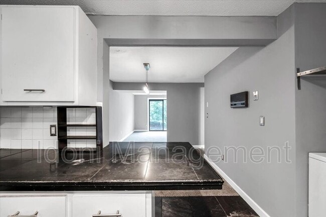 Building Photo - 78 Shepards Knoll Dr